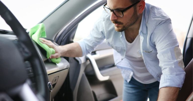 ¿por qué es importante limpiar el interior de tu vehículo?