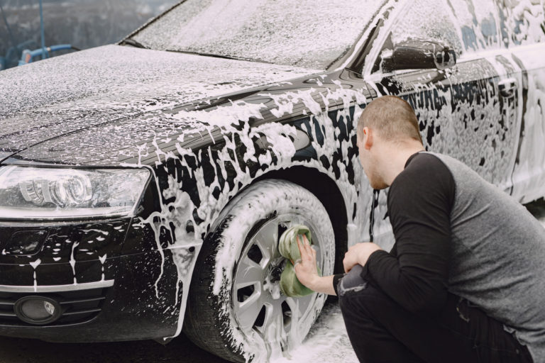 3 pasos increíbles para lavar tu carro sin usar shampoo