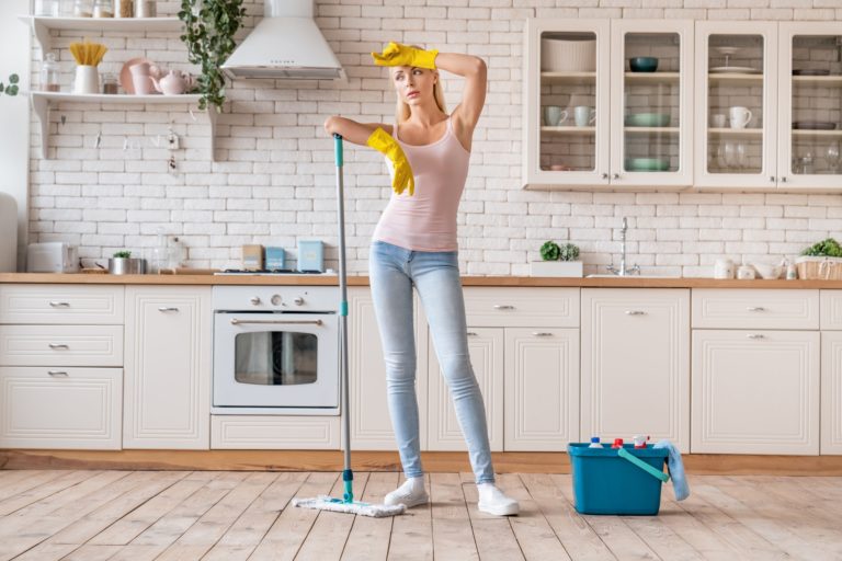 consejos para limpiar y hacer brillar tus muebles de madera