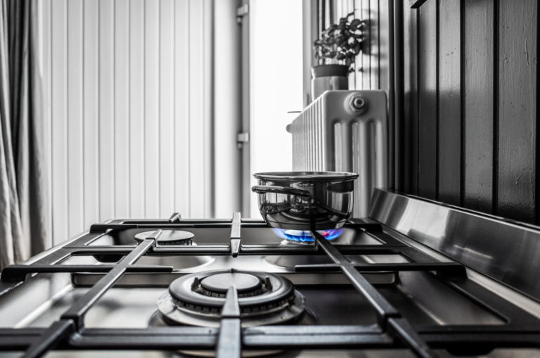Paso a paso para limpiar una cocina industrial